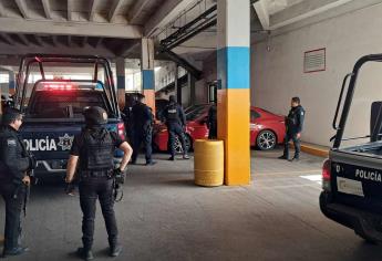 Se registra movilización en Galerías San Miguel, Culiacán tras intento de despojo de auto