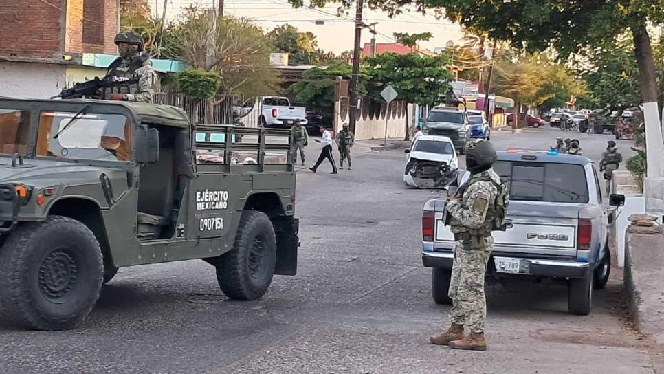 Militares localizan un vehículo accidentado en la colonia Diaz Ordaz, en Culiacán Militares localizan un vehículo accidentado en la colonia Diaz Ordaz, en Culiacán