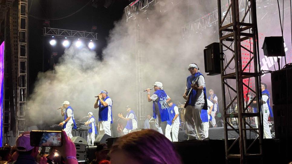 Kumbia Kings y El Coyote ponen a cantar y bailar el Foro Biker durante la Semana de la Moto en Mazatlán Kumbia Kings y El Coyote ponen a cantar y bailar el Foro Biker durante la Semana de la Moto en Mazatlán