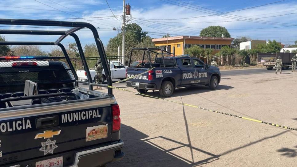 Abandonan a dos ejecutados a la orilla de la carretera a Sanalona en la colonia El Barrio, en Culiacán Abandonan a dos ejecutados a la orilla de la carretera a Sanalona en la colonia El Barrio, en Culiacán