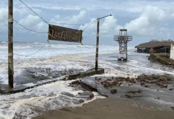 Mar de fondo provoca sorpresiva inundación en playa Las Glorias, Guasave