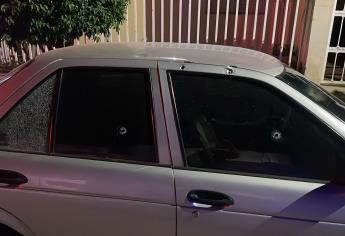 Atacan a balazos a un automóvil estacionado en la colonia Las Quintas, en Culiacán