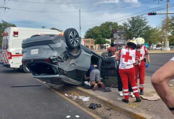 Madre e hija resultan heridas en una volcadura en Culiacán