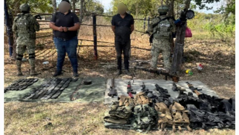 Grupo Interinstitucional detiene a 2 civiles y les asegura armamento, municiones y equipo táctico, en Elota Grupo Interinstitucional detiene a 2 civiles y les asegura armamento, municiones y equipo táctico, en Elota