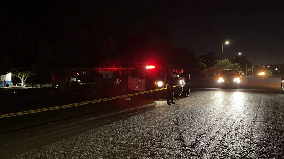 El cuerpo se encontraba a la orilla de la carretera. (FOTO: Ángel Beltrán).