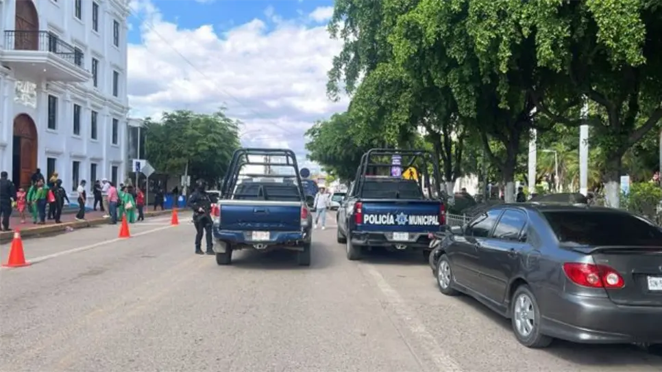 Al lugar acudieron elementos de seguridad para resguardar la zona, mientras que peritos de la Fiscalía General del Estado (FGE) arribaron para realizar las diligencias correspondientes