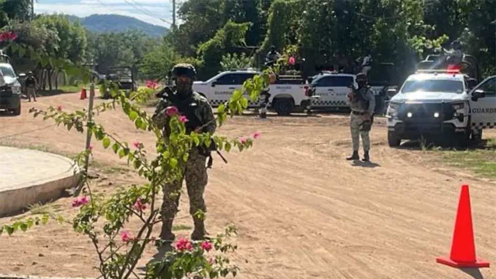 Los elementos militares y Guardia Nacional en el sitio.