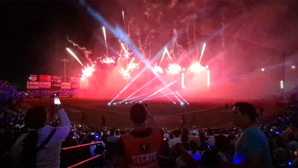 Los asistentes disfrutaron de un gran espectáculo inaugural en el Chevron Park. (FOTO: Martín Ruiz).