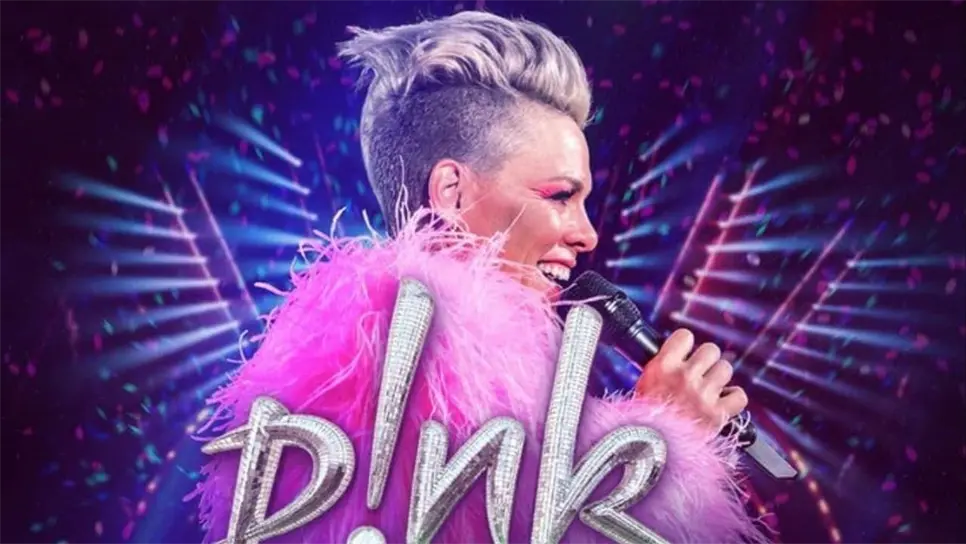 El espectáculo forma parte del Carnival Tour, una gira que ha recibido elogios internacionales por su  producción impresionante con cuerdas, luces, pirotecnia