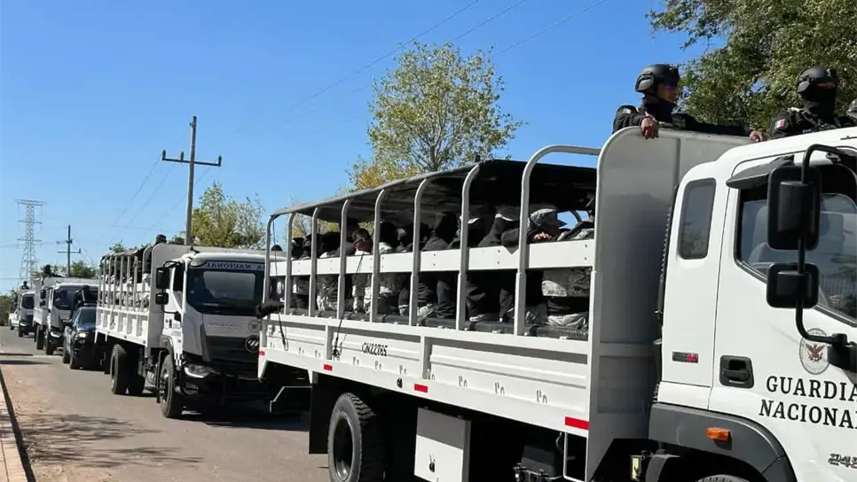 Decenas de elementos federales arribaron a bordo de varios camiones al penal. (FOTO: Ernesto Torres).