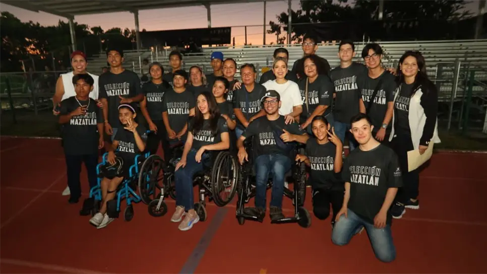 La entrega de la obra de infraestructura deportiva que se encuentra dentro del programa Bajo Techo, dijo Fabiola Judith Verde Rosas, directora del Imdem, es una muestra del compromiso de la administración municipal por impulsar el deporte y la actividad física