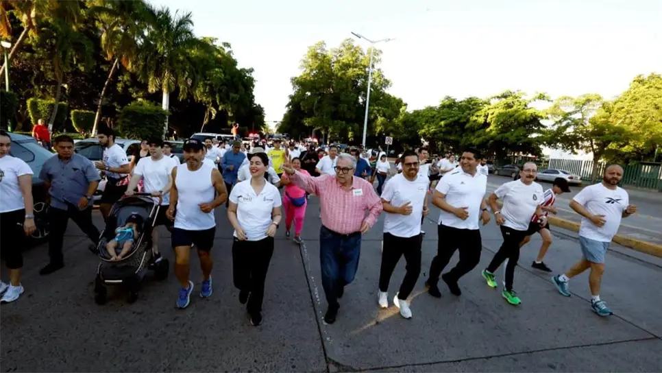Este año, la carrera se llevó a cabo con un noble propósito social, se invitó a los participantes a donar pañales para adultos mayores, los cuales serán entregados a personas que los requieran a través del Voluntariado Estatal de la Secretaría de Salud