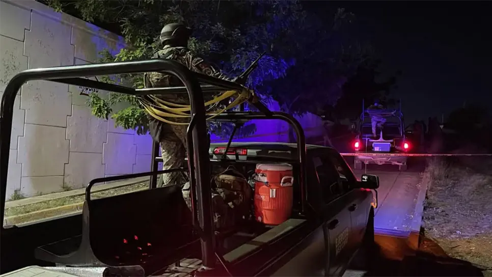 Encuentran a un hombre asesinado a balazos a un costado de puente en Perisur, Culiacán