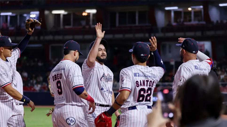 Reyes (1-0) trabajó con maestría durante siete entradas, en las que permitió cinco hits, dos carreras limpias, no otorgó bases por bolas y recetó cuatro ponches
