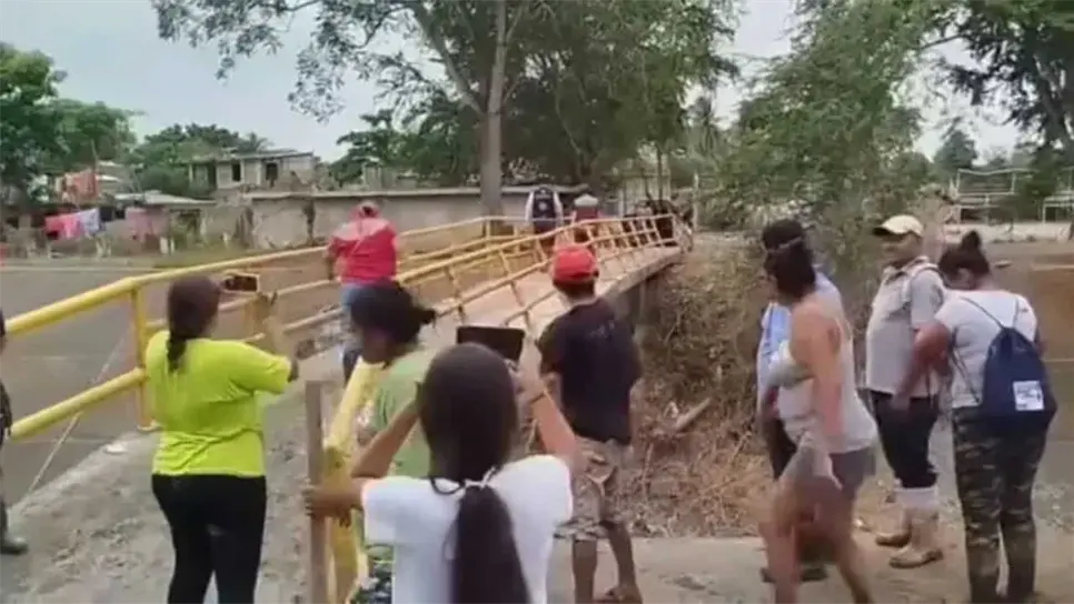 Tras llegar la presidenta municipal a Álamo, esta de inmediato sintió el rechazo de la población, los cuales la corrieron, le gritaron varios reclamos y posteriormente le lanzaron lodo