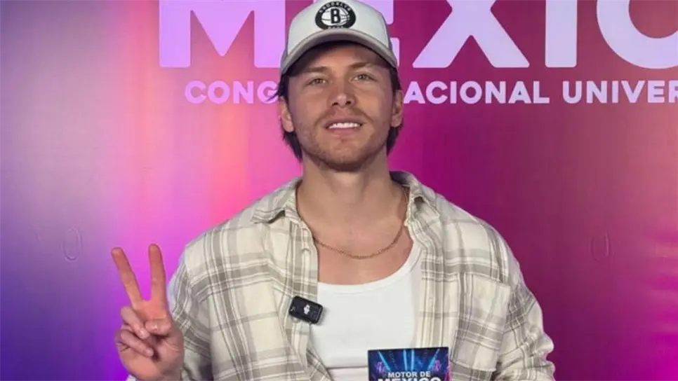 Con una sonrisa, Aldo responde con total amabilidad para posteriormente detener la camioneta para luego convivir con sus fanáticas