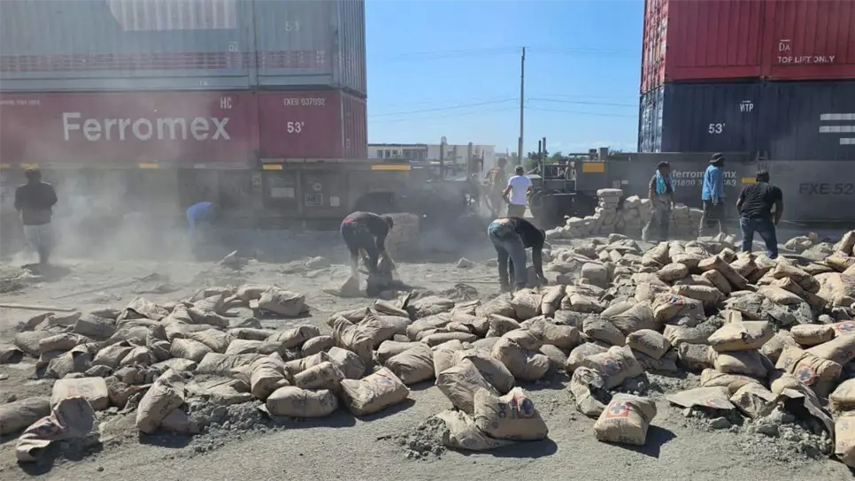 Se registra trenazo en Elota; locomotora choca contra tráiler que transportaba cemento