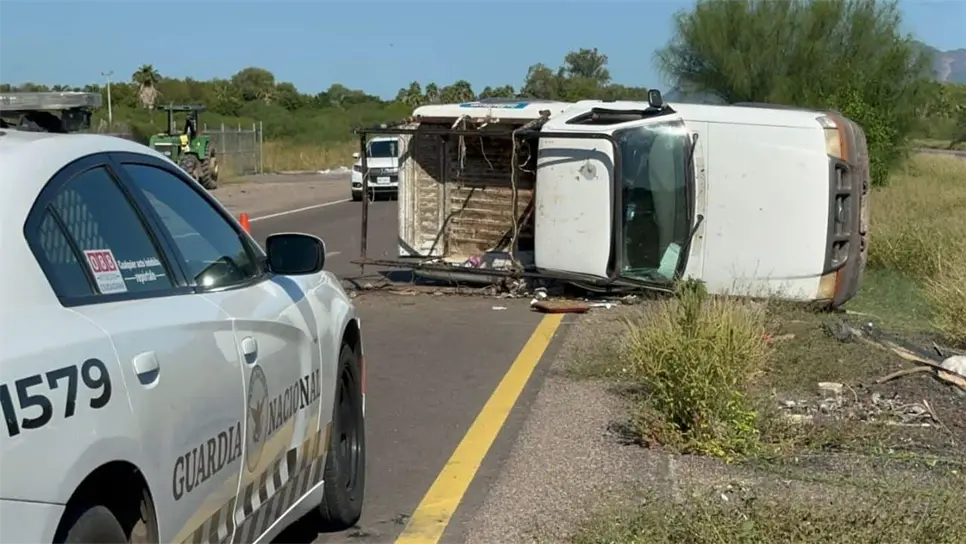 Muere trabajador de compañía de telefonía tras accidente en la carretera México 15, en Ahome
