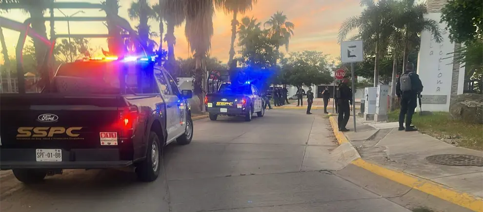 Detienen a sujetos armados tras disparos en Espacio Barcelona, Culiacán Detienen a sujetos armados tras disparos en Espacio Barcelona, Culiacán