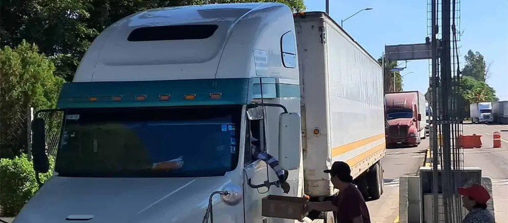 Productores toman caseta de Costa Rica, en Culiacán, y dan paso libre Productores toman caseta de Costa Rica, en Culiacán, y dan paso libre
