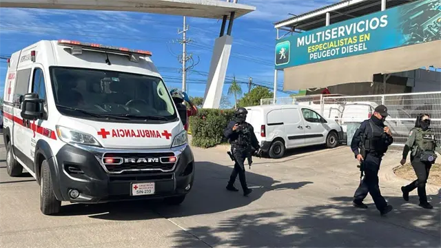 Gatilleros disparan ráfagas de rifles de alto poder contra un taller en el Residencial Altamira en Culiacán