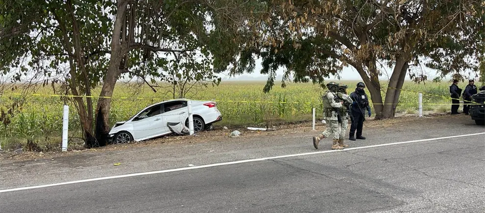 Asesinan a balazos a dos personas a bordo de un automóvil en las inmediaciones del aeropuerto de Culiacán Asesinan a balazos a dos personas a bordo de un automóvil en las inmediaciones del aeropuerto de Culiacán