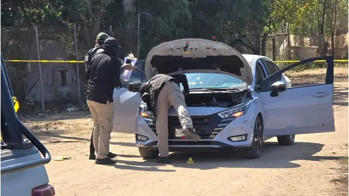 Aseguran automóvil con cargadores e impactos de bala en el ejido San Miguel en Aguaruto Aseguran automóvil con cargadores e impactos de bala en el ejido San Miguel en Aguaruto