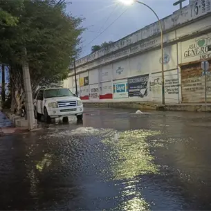Megafuga de agua inunda calles del centro de Culiacán Megafuga de agua inunda calles del centro de Culiacán