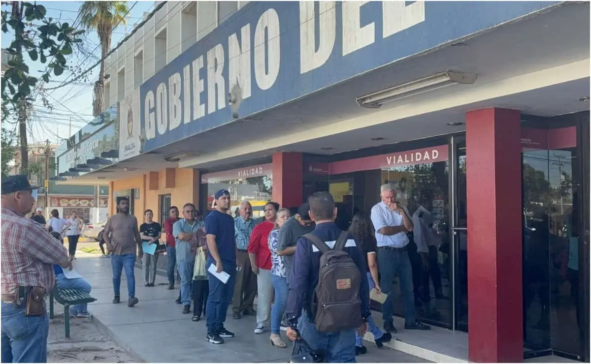 Arranca en Sinaloa la licencia permanente y ciudadanos de Los Mochis acuden a tramitarla desde temprano