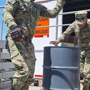 Marina asegura 314 litros de químico clave para drogas en puerto de Topolobampo Marina asegura 314 litros de químico clave para drogas en puerto de Topolobampo