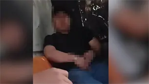 Exhiben a hombre tocándose frente a estudiantes en un camión urbano en Los Mochis Exhiben a hombre tocándose frente a estudiantes en un camión urbano en Los Mochis