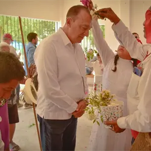 Antonio Menéndez refuerza lazos con pueblos originarios durante Semana Santa en Ahome