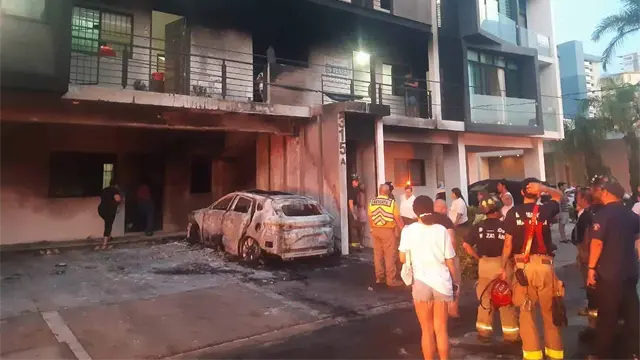 Evacuan a 27 turistas en Mazatlán tras incendio de vehículo en estacionamiento de edificio