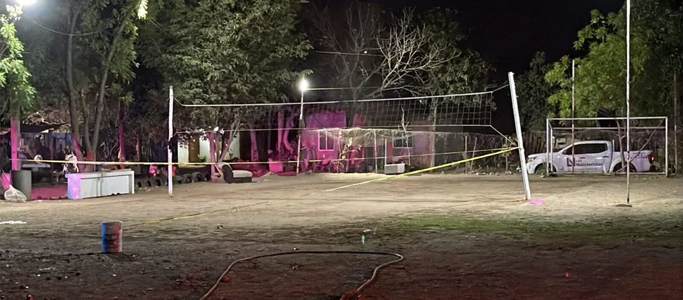 Balacera en cancha de volibol en Los Mezcales, Culiacán, deja un muerto Balacera en cancha de volibol en Los Mezcales, Culiacán, deja un muerto
