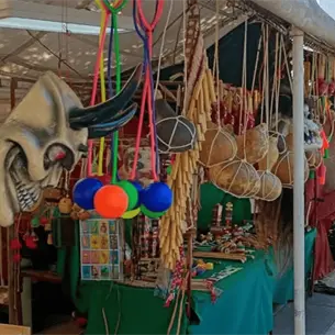 Don Chayo, ícono de la plazuela 27 de Septiembre, lucha por su vida; llaman a apoyar comprando sus artesanías