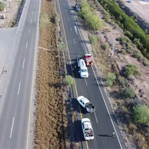 Vuelca tráiler cargado con dos cisternas de combustible sobre la México 15 en Ahome