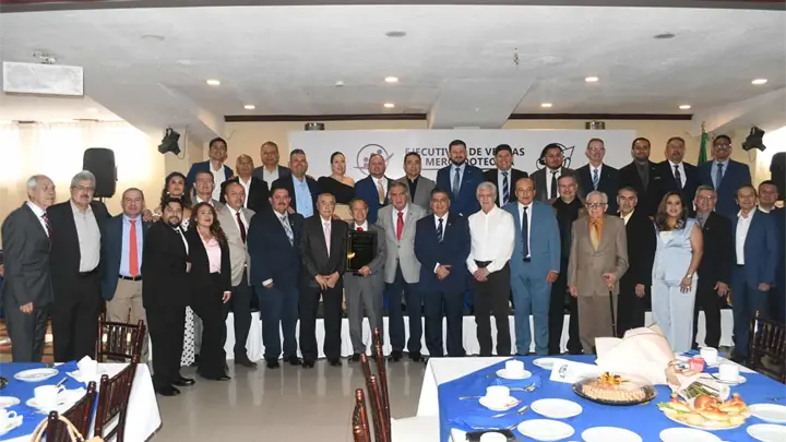 “Don Tony” celebra 30 años de legado y es nombrado Ejecutivo Distinguido del Año 2026 en Los Mochis