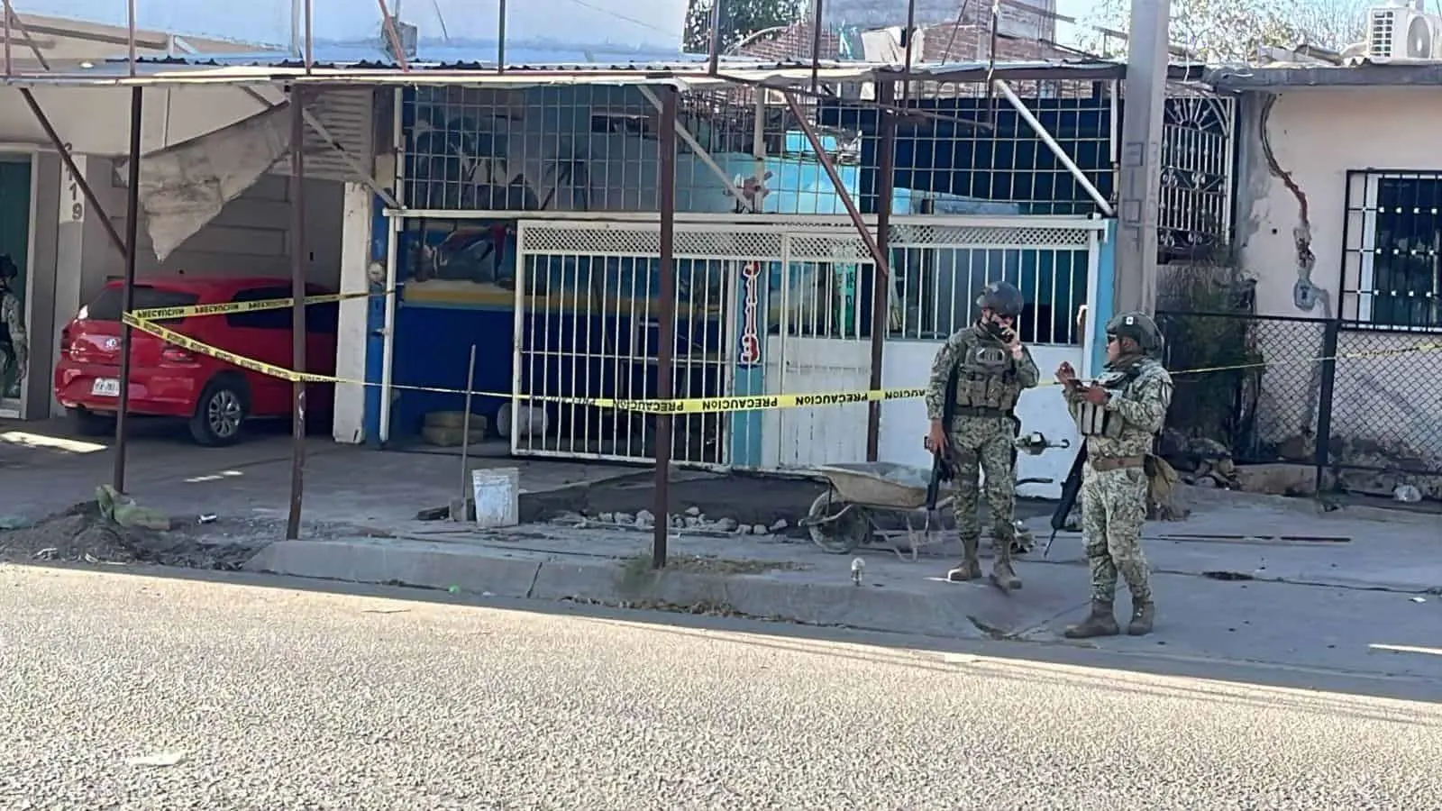Atacan a balazos a un hombre en local de mariscos en Culiacán