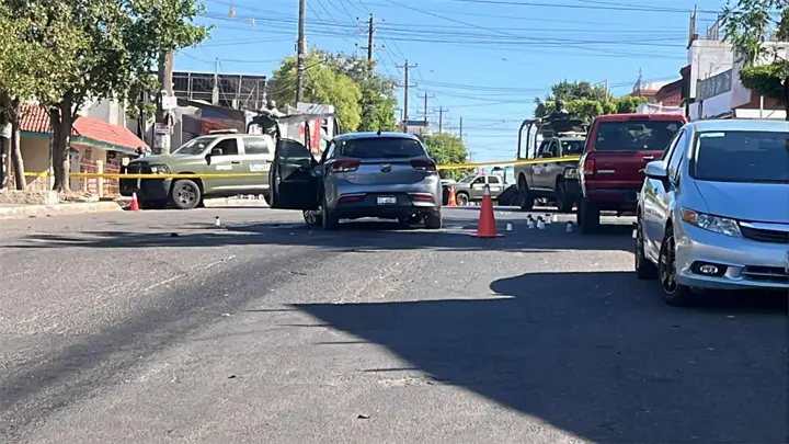 Balean a joven dentro de su vehículo en la colonia Rafael Buelna, en Culiacán
