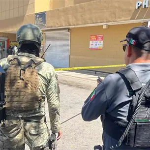 Ejecutan a balazos a joven en estacionamiento de supermercado en el fraccionamiento Horizontes, en Culiacán