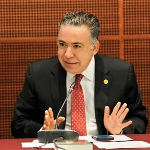 Enrique Inzunza no se presenta en sesión permanente del Senado, ahora aparece su suplente