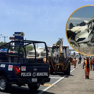 Trailero se queda dormido y provoca fuerte accidente en la caseta de Alhuey en Angostura