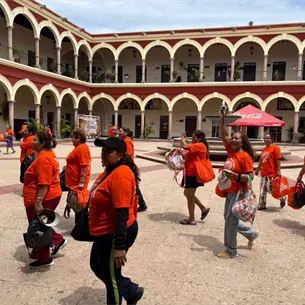 Más de 100 mamás de Sinaloa disfrutan la magia de El Fuerte tras ganar concurso
