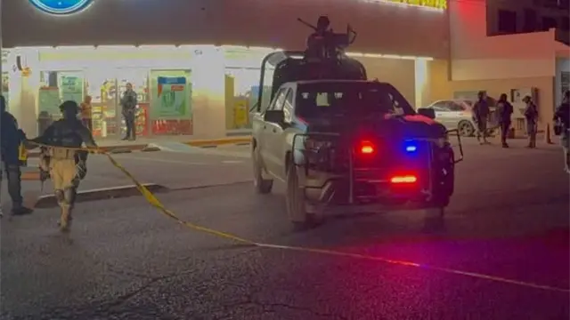 Hallan hielera con restos humanos en estacionamiento de farmacia en la colonia El Palmito, Culiacán Hallan hielera con restos humanos en estacionamiento de farmacia en la colonia El Palmito, Culiacán