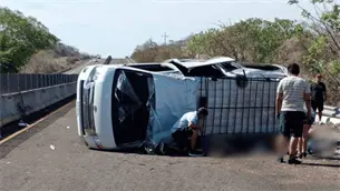 Fuerte accidente en la Mazatlán-Culiacán deja una persona sin vida y 7 heridos