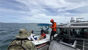 Marina rescata a cuatro personas tras naufragar frente al puerto de Topolobampo
