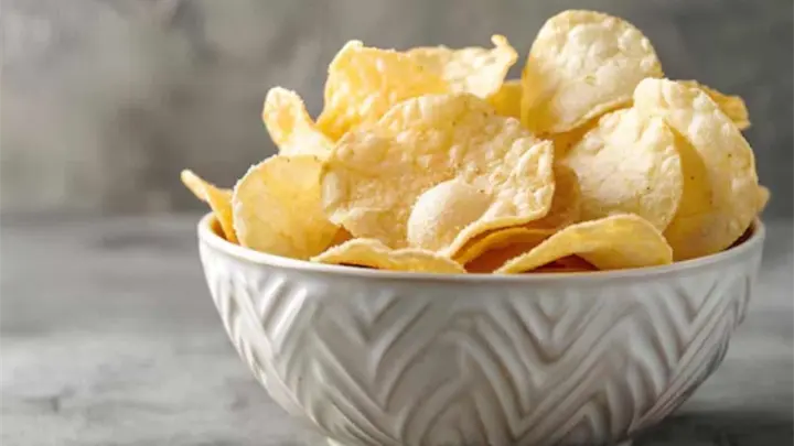 Profeco reprueba estas marcas de papas fritas y botanas por saladas, además de grasientas
