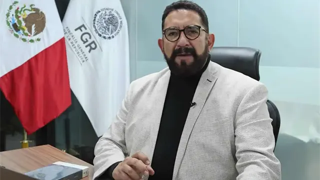 Cinco funcionarios de Sinaloa comparecen ante la FGR por nexos con el crimen organizado