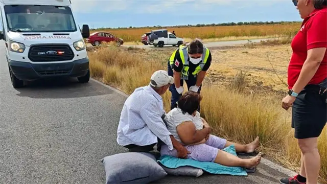 Mujer se arroja de camioneta en movimiento tras explosión de manguera de gas