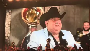 “La gente no se merece esto”: Chuy Lizárraga y Julio Preciado arremeten contra representante de “El Coyote” en pleno concierto “La gente no se merece esto”: Chuy Lizárraga y Julio Preciado arremeten contra representante de “El Coyote” en pleno concierto